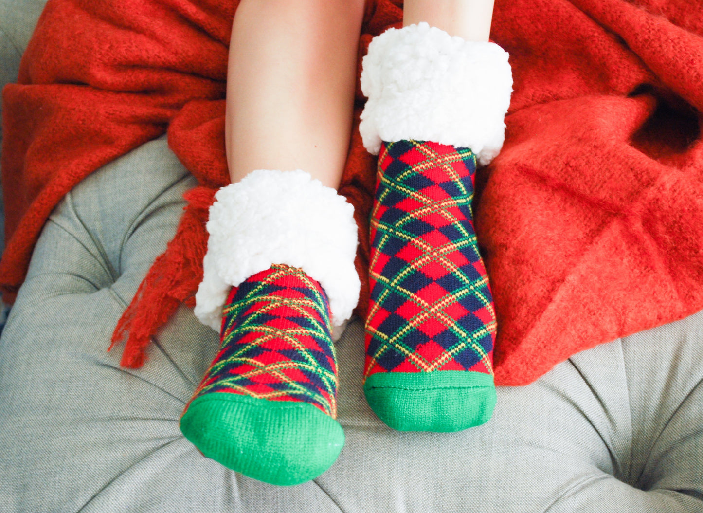 Pudus Cozy Winter Slipper Socks for Women and Men with Non-Slip Grippers and Faux Fur Sherpa Fleece - Adult Regular Fuzzy Socks Plaid Red - Classic Slipper Sock
