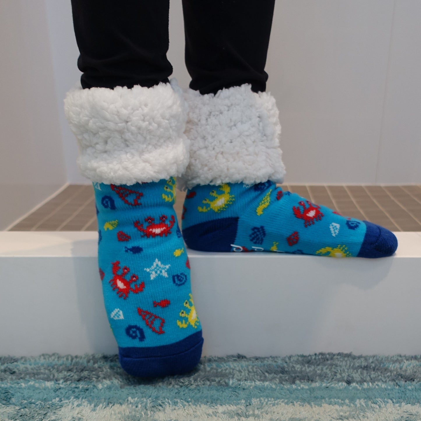 Pudus Cozy Winter Slipper Socks for Women and Men with Non-Slip Grippers and Faux Fur Sherpa Fleece - Adult Regular Fuzzy Socks Crabs - Classic Slipper Sock