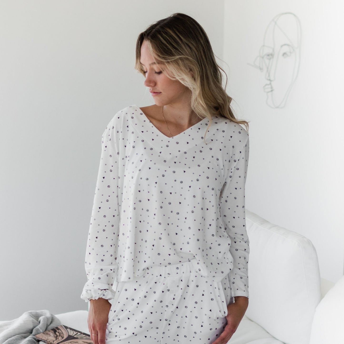 Jamie V-Neck Sleep Top | Ivory Allover Print