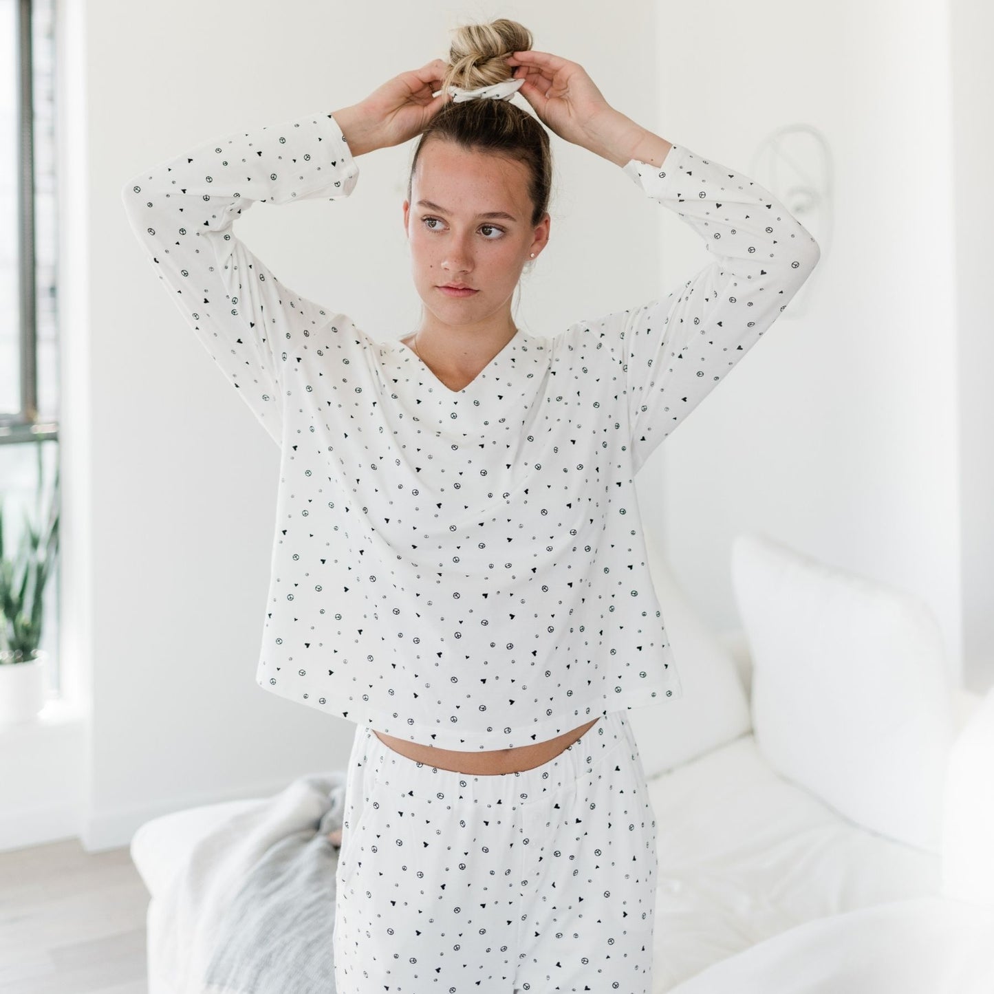 Jamie V-Neck Sleep Top | Ivory Allover Print